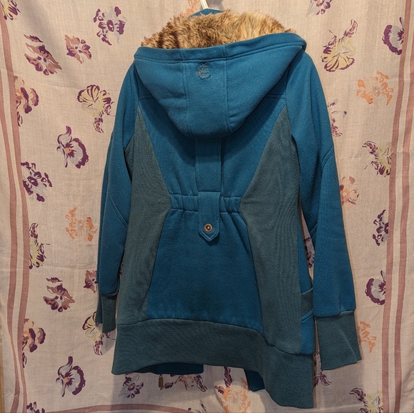 Three Stones Coat - Fleece & Faux Fur - Picture 2 of 10